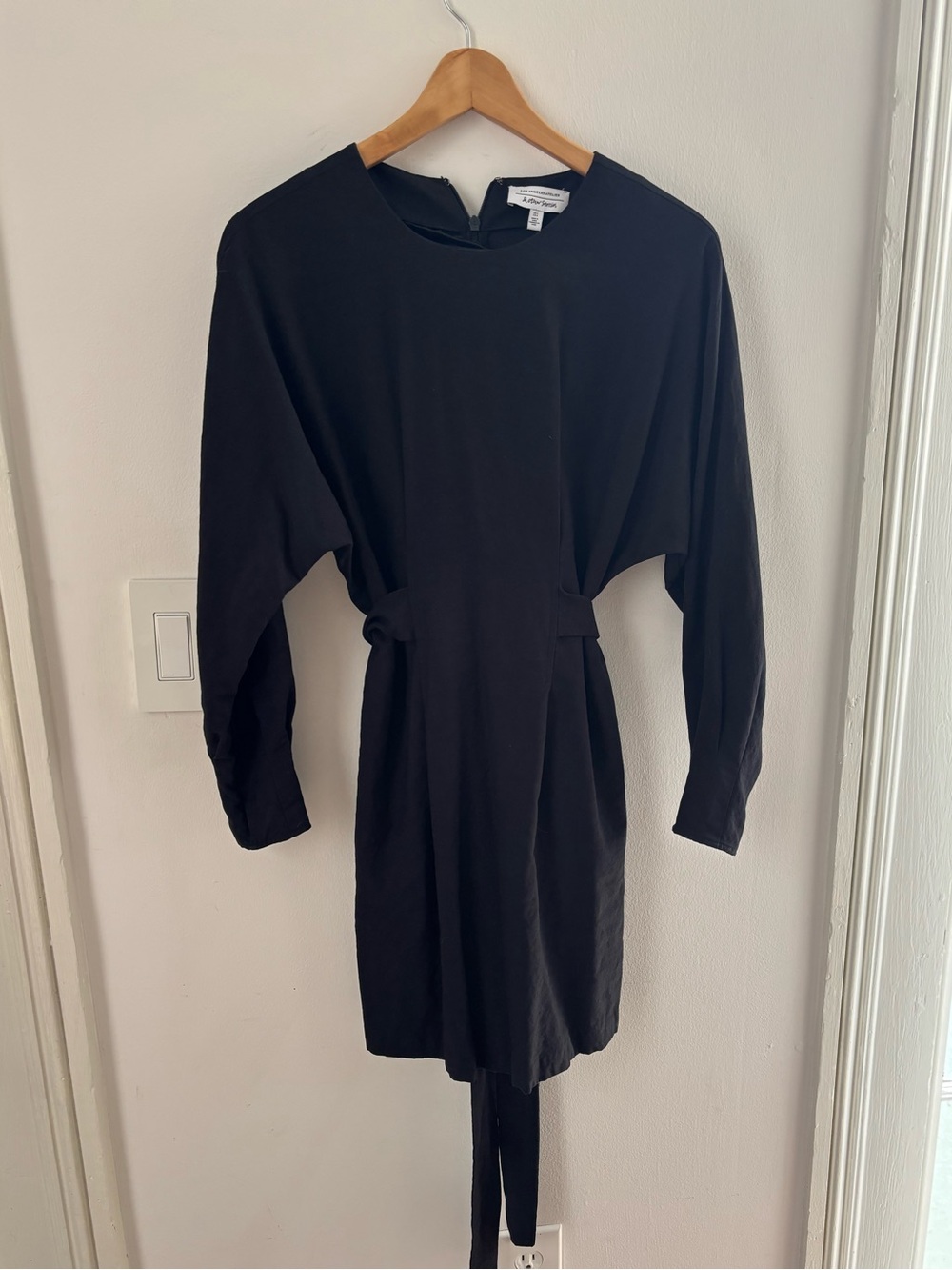 Black Long-Sleeve Tie-Waist Mini Dress
& other stories Los Angeles Atelier